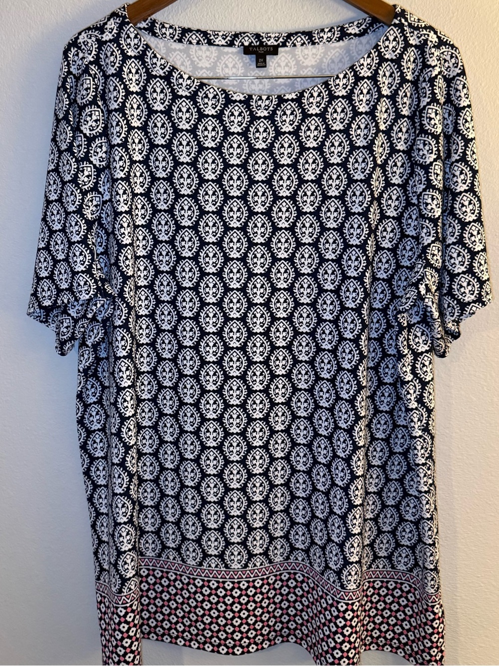Talbots Navy and White Short Sleeve Printed Scoop Neck Top with Patterned Hem